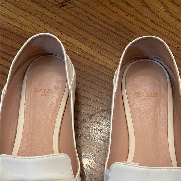 Bally Ellah Loafer with Elegant Chain Detail, size 38 - Picture 8 of 15